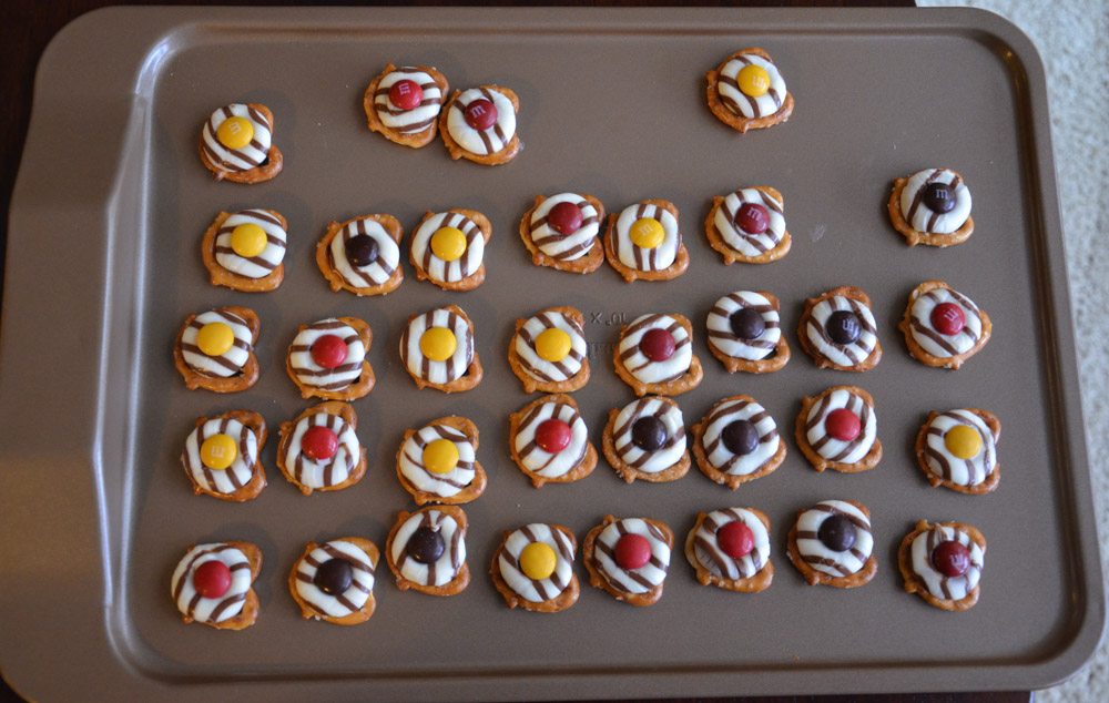 Easy Fall Pretzel Kisses. Ridiculously easy appetizer or snack, but looks fancy enough for a party. Salty & sweet, and delicious.