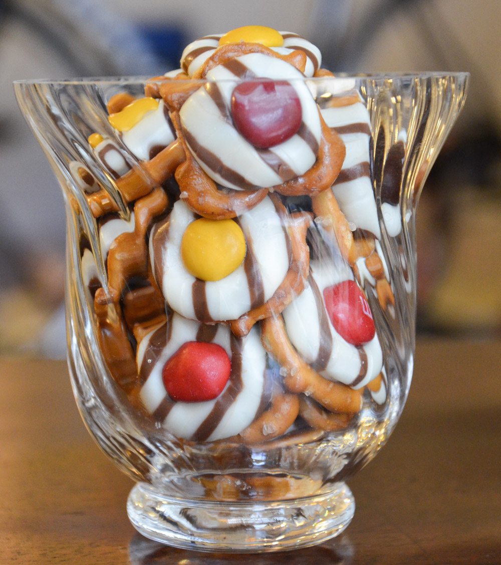 Easy Fall Pretzel Kisses. Ridiculously easy appetizer or snack, but looks fancy enough for a party. Salty & sweet, and delicious.