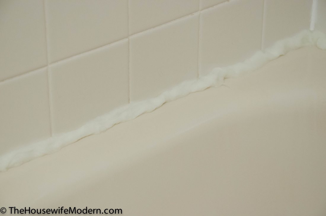 Bathtub Stain_in progress2 Line coils along the edge over the grout.