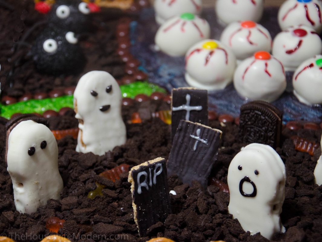 Halloween Ghosts. Nutter butters, white chocolate. Cute Halloween dessert, easy to make.