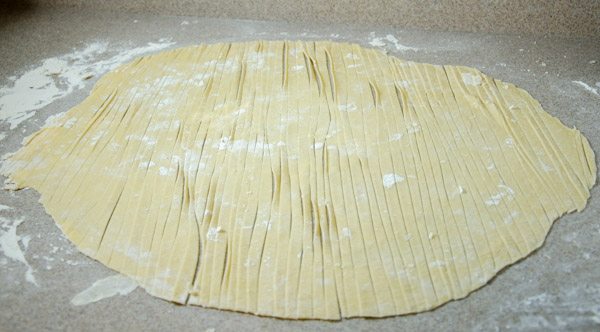 LR_Noodles_prep8 After 30 minutes, cut noodles. A pizza cutter works well. After cut, let sit for another 5 minutes.