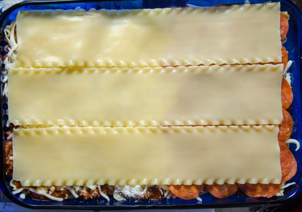 Cover with one layer of noodles.