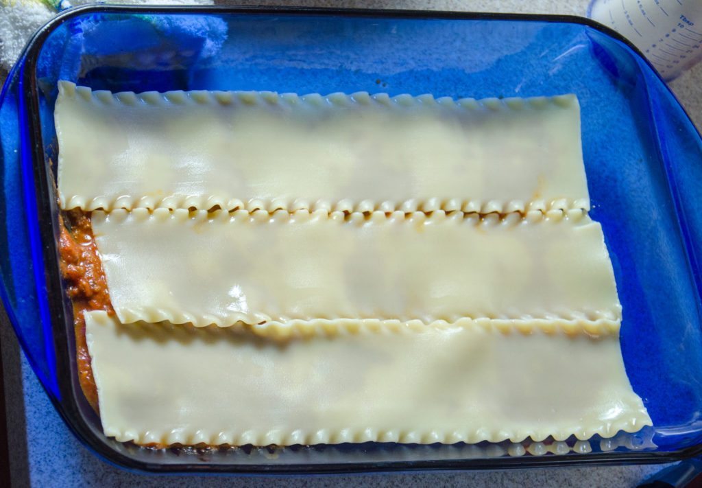 Cover with one layer of noodles.
