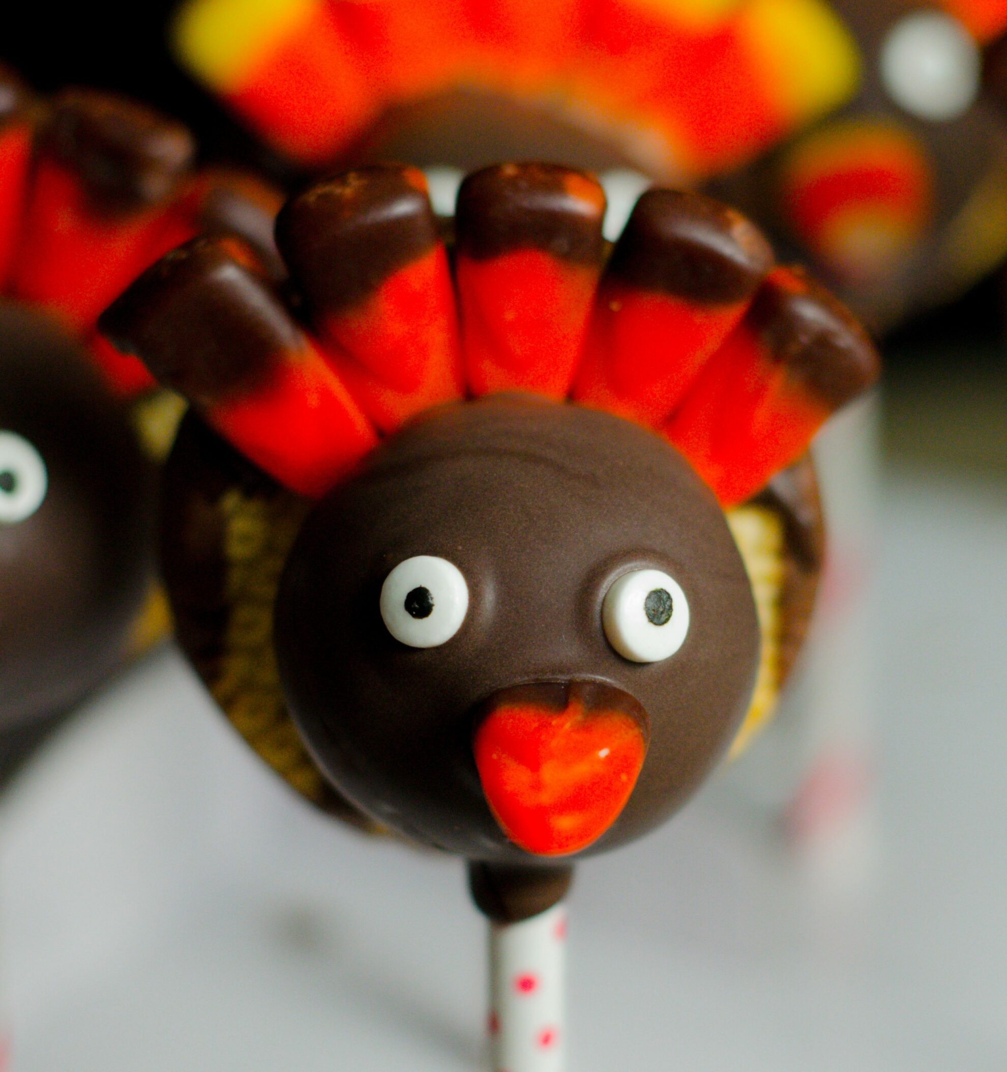 Thanksgiving Turkey Cake Pops: carrot cake and cinnamon cream cheese frosting. Delicious, impressive turkeys: step-by-step instructions, pictures, and printable recipe.