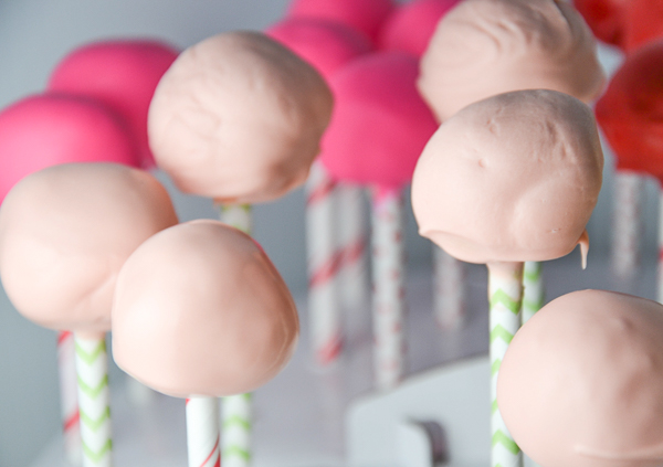 LR_Cake Pops_chocolate_Make N Mold Make N' Mold: Average taste. Even adding paramount crystals to thin, it was a difficult chocolate to work with.