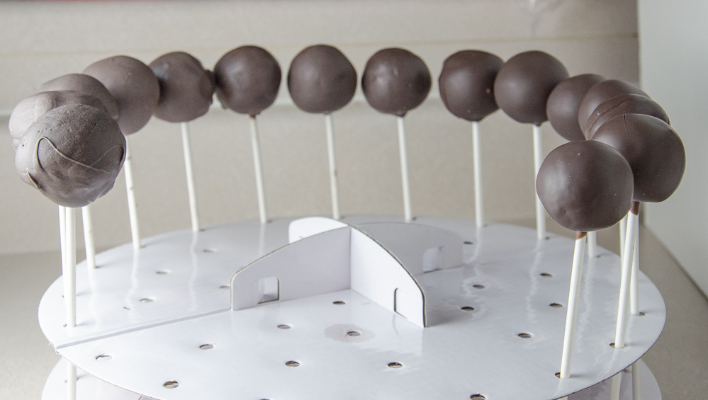 LR_Cake Pops_paramount testing Testing paramount crystals to thin Wilton chocolate. Notice how thick they start and how they get nice and thin by the end?