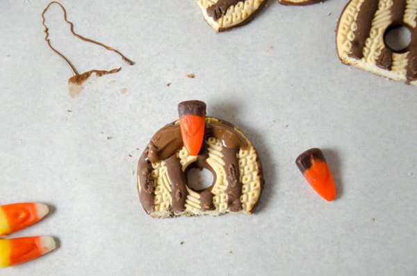 LR_Turkey Cake Pops_step2 prep-3 Place center candy corn first.