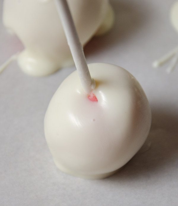 LR_Mummies_prep10 Second method: simply allow cake bite to dry with lollipop stick.