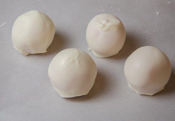 LR_Mummies_prep13 If there are any slight bumps or blemishes, either remove by pressing lightly and rubbing with finger -OR- just leave them: decorating them like mummies will cover them up.