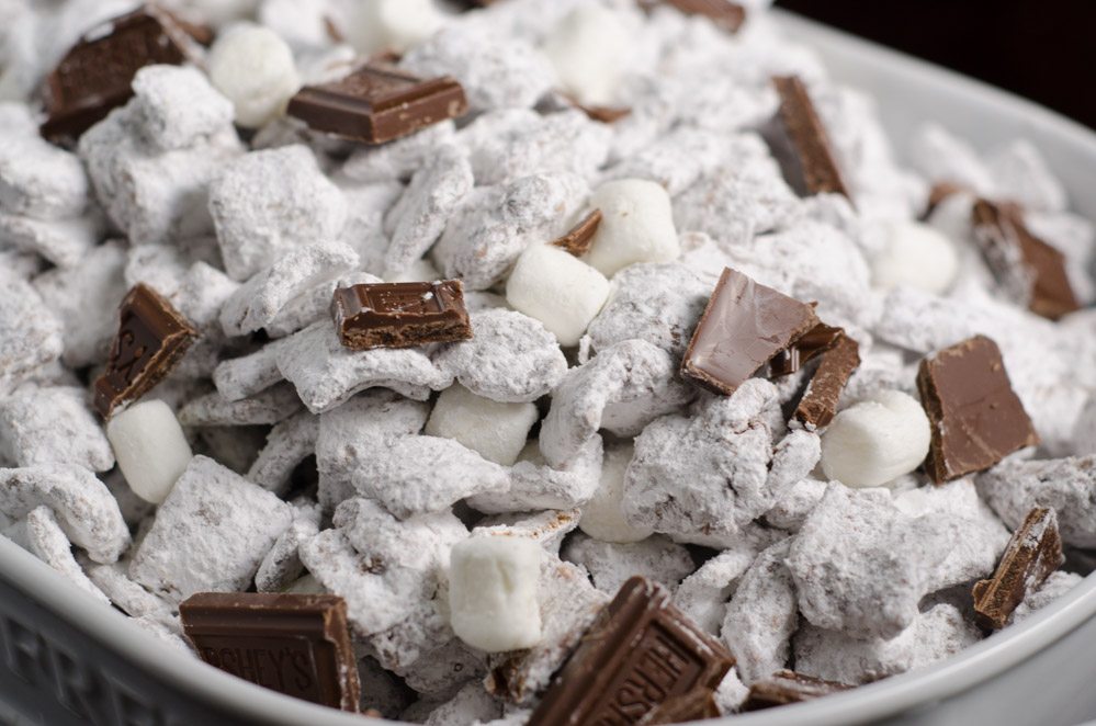 S’mores Muddy Buddies: Easy, no-bake, yummiest puppy chow you can image. S’mores and puppy chow combined…no campfire required!