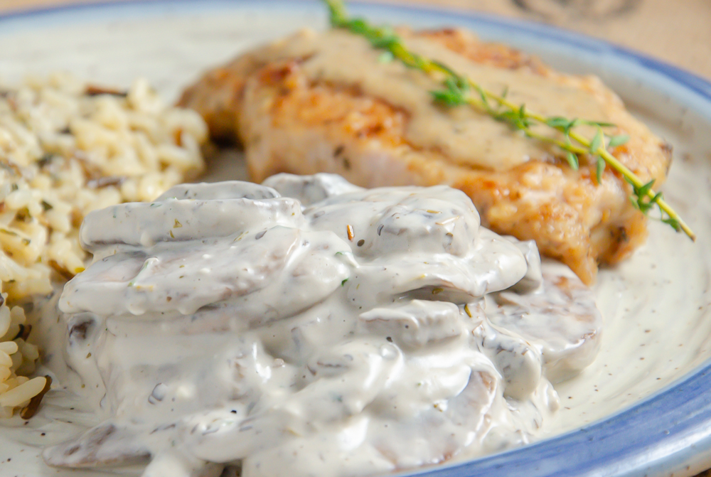 LR_Creamy Mushrooms_final3 Easy Creamy Mushrooms. Quick and easy mushroom side dish. Versatile- goes great with meat, fish, and more. Make ahead or serve immediately. #mushroom #easyside #sidedish #msuhrooms #creamymushrooms