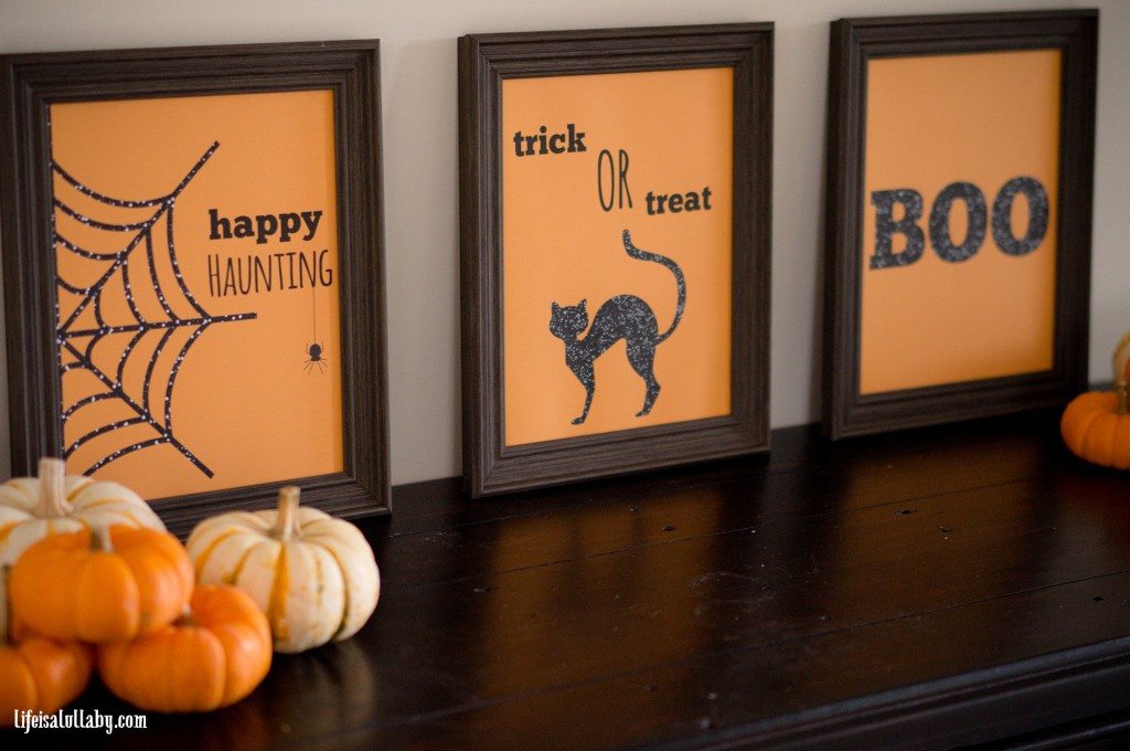 Free-Halloween-Printable-3-set-1024x680 Free Halloween signs. Part of Free Halloween Printables Round-up: Over 100 Free Printables.