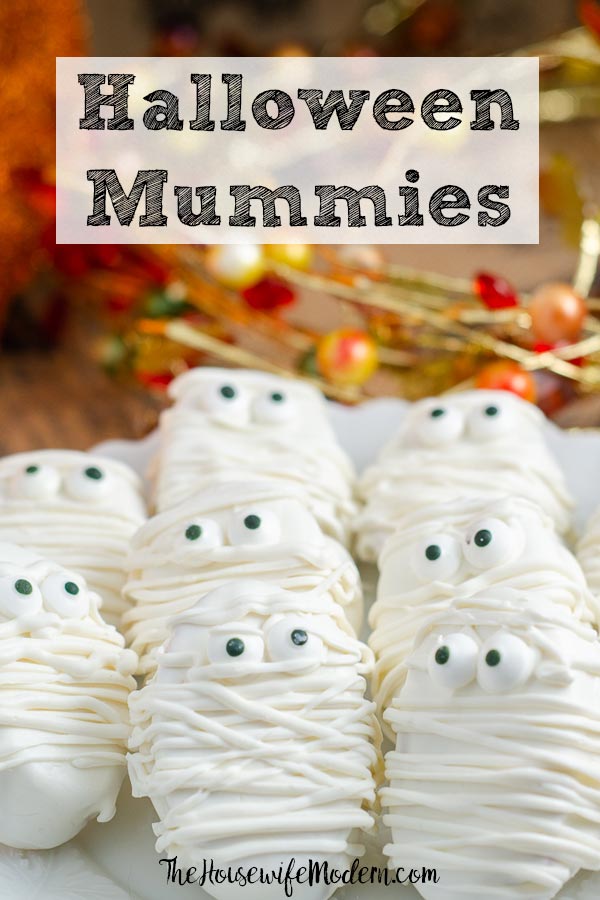 Halloween Mummies. White chocolate, peanut butter filling, decorated for Halloween. No-bake dessert that is cute and so delicious! #halloween #halloweenmummies #mummies #peanutbutter #whitechocolate