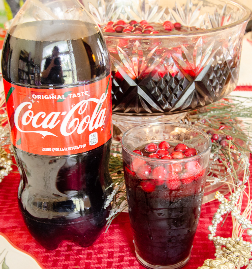 Cranberry Vanilla Coke-tail Plus Free Christmas Table Printables! Delicious drink recipe and free printable napkin rings and table place cards. #christmas #christmasprintables #printable #freeprintable #Coketail #GiftACoke #ad