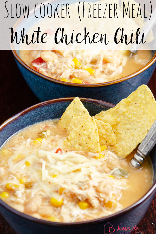 Pin image for slow cooker white chicken chili. Chili in two blue bowls with text overlay.